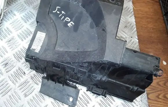 Jaguar S-Type Fuse module 2R88T14A003EC
