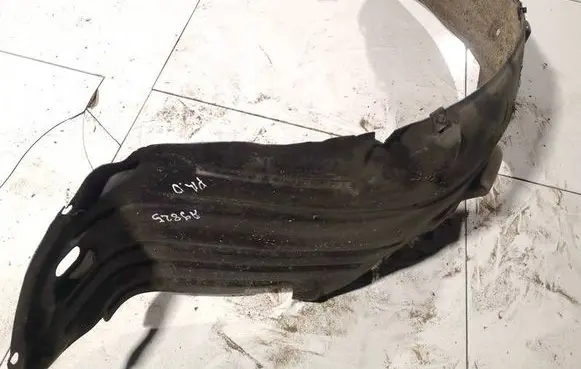 Front wheel arch liner splash guards