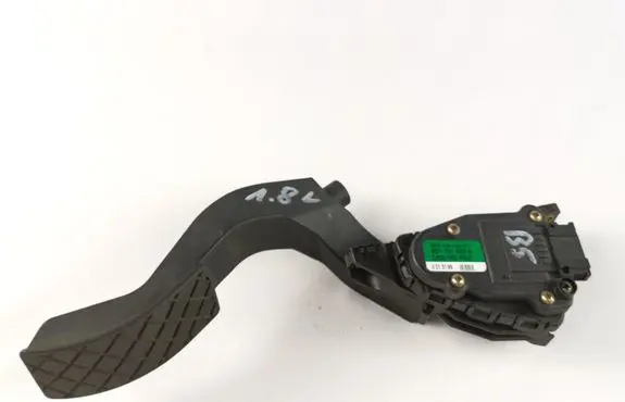 Volkswagen PASSAT B5 Accelerator throttle pedal 8D1721523A 6PV00802607