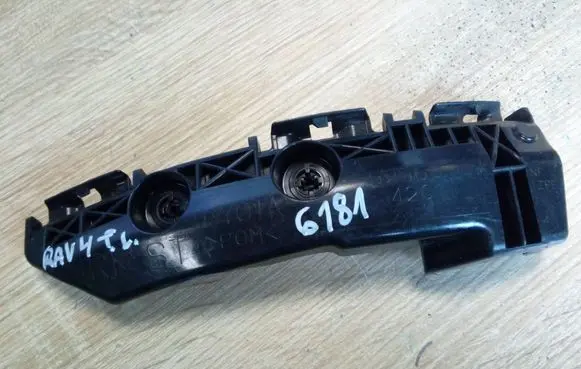 Rear bumper mounting bracket