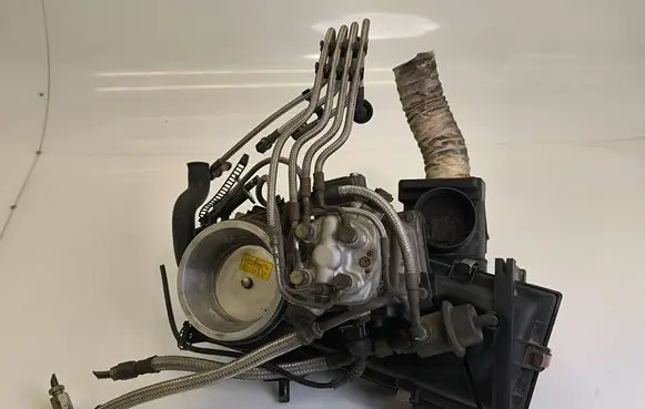 Audi 80 90 B3 Fuel distributor 0438101035 0437502043 035133551F