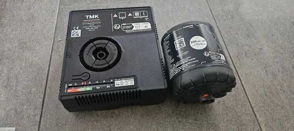 BMW 3 E92 E93 Tire air pump compressor 6898012 AIRCOMPRESSOR