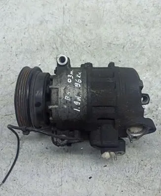 Volkswagen PASSAT B5.5 Air conditioning (A/C) compressor (pump) 8D0260805J