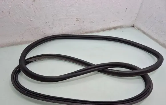 Peugeot 5008 II Trunk rubber seal (body) 