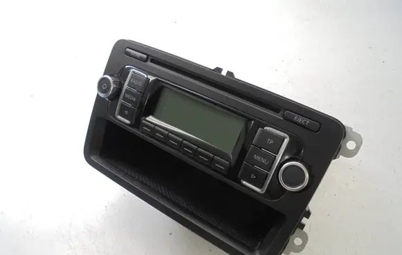 Volkswagen Golf VI Radio/CD/DVD/GPS head unit RCD210MP3 1K0035156A CQJV1871G