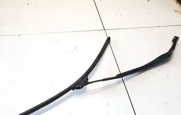 Front wiper blade arm