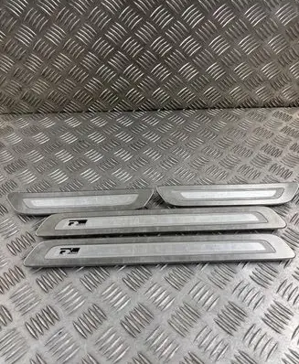 Volkswagen Touareg II sill trim set (inner) 7P6853467R 7P6853468J 7P6853173J