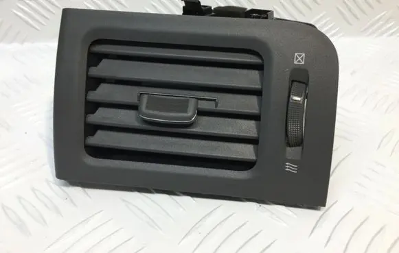 Nissan X-Trail T31 Dashboard side air vent grill/cover trim 68760JG00A
