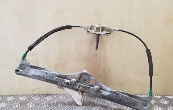 Rear door manual window regulator