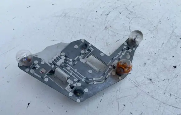 Toyota Avensis T220 Tail light bulb cover holder 2328