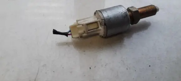 Toyota RAV 4 (XA20) Brake pedal sensor switch