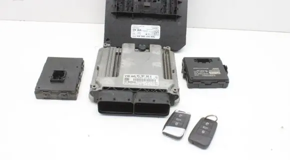 Volkswagen PASSAT B8 Engine ECU kit and lock set 04L907309R 5Q0937086AH