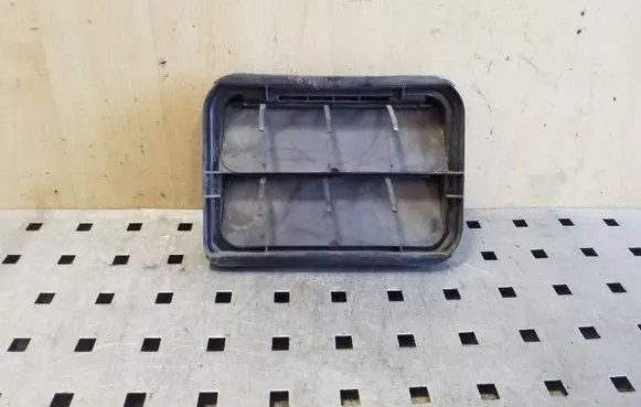 Dacia Sandero Quarter panel pressure vent 7700838358