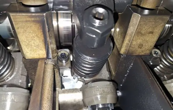 Skoda Octavia Mk2 (1Z) Fuel injector