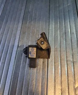 Mercedes-Benz Sprinter W906 Air pressure sensor A0041533128 2185 16244349