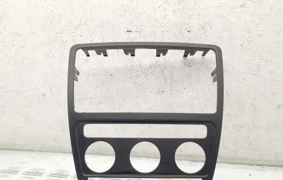 Skoda Octavia Mk2 (1Z) Radio/GPS head unit trim 1Z0858069A