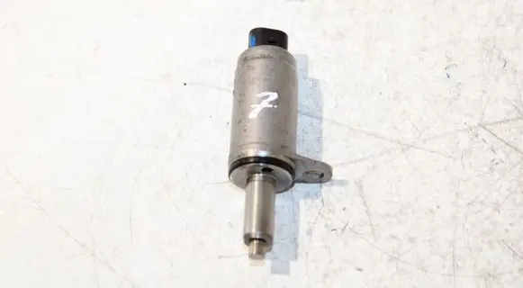 Volkswagen Golf VII Camshaft vanos timing valve 06E103697H