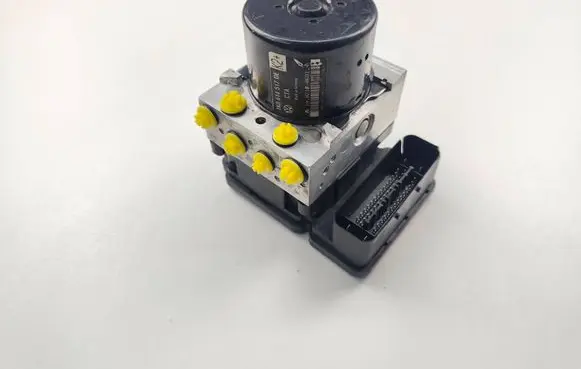 Volkswagen Golf VI ABS Pump 1K0907379BJ 10096103523 1K0614517DE