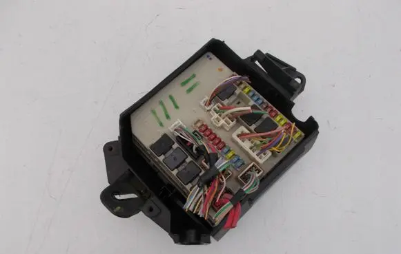 Renault Modus Fuse module 233293D