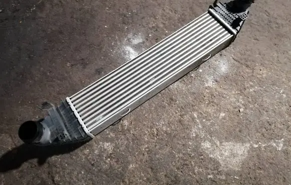 Mercedes-Benz C W204 Intercooler radiator A2045000100 3138476