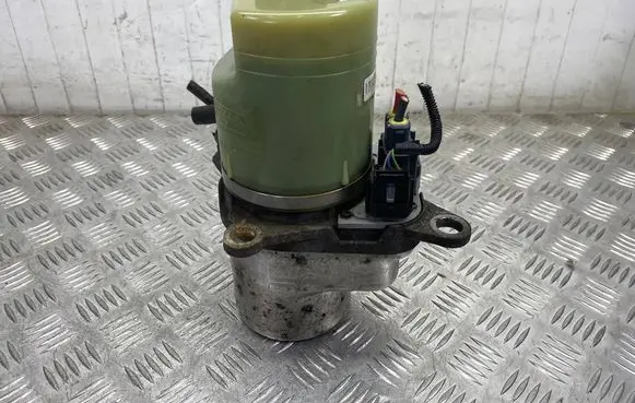 Ford Focus Power steering pump 4M513K514DA 1040085011094F