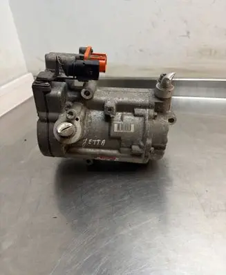 Volkswagen Jetta VI Air conditioning (A/C) compressor (pump) 5C0820803F 0422000581