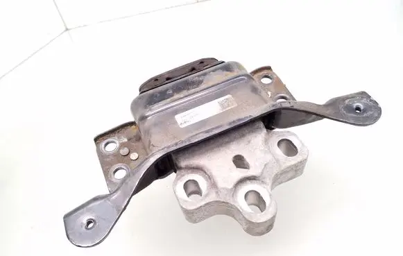 Skoda Octavia Mk3 (5E) Engine mount bracket 5Q0199555T