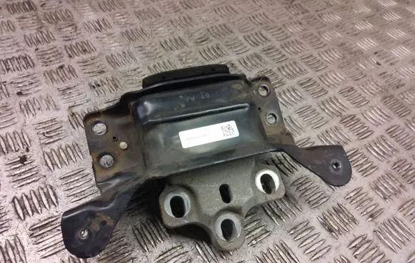 Seat Leon (5F) Engine mount bracket 5Q0199555BJ