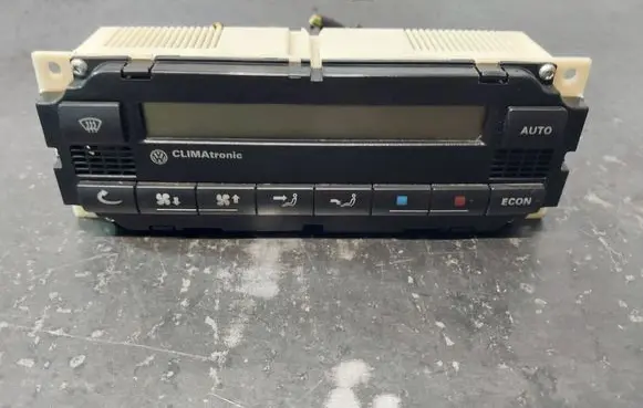 Volkswagen PASSAT B5 Climate control/heater control trim 1J1907044 5HB00761700