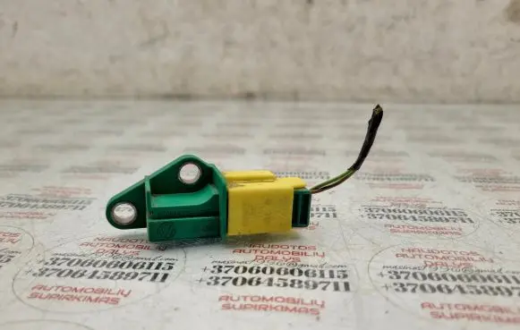 Volkswagen Touran I Airbag deployment crash/impact sensor 5M0909606A