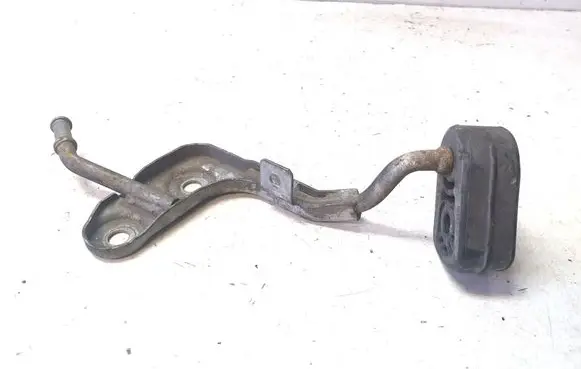 Mercedes-Benz C W204 Muffler mount bracket/holder A2044901037