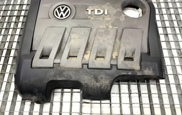 Volkswagen PASSAT B7 Engine cover (trim) 