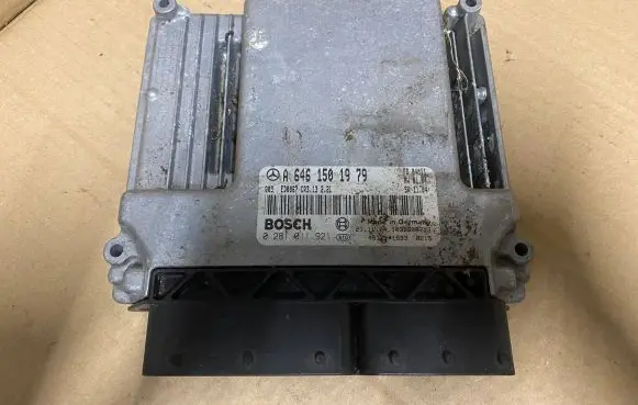 Mercedes-Benz E W211 Engine control unit/module A6461501979 0281011921