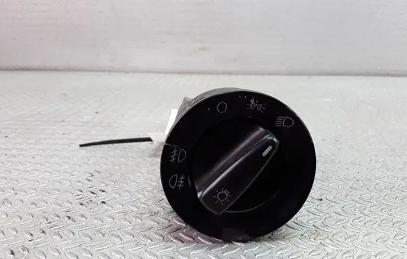 Volkswagen Golf IV Light switch 1C0941531