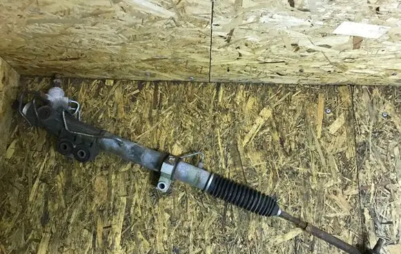 Nissan Pathfinder R51 Steering rack