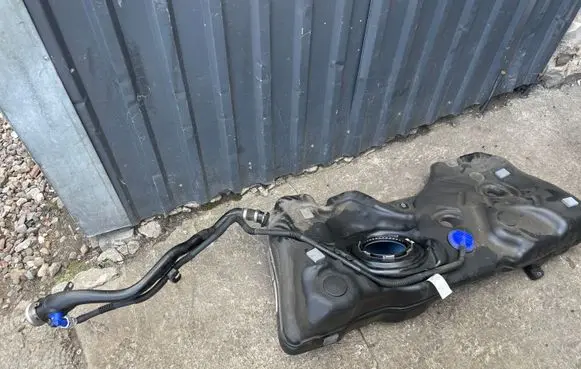 BMW 1 F40 Fuel tank 7460941