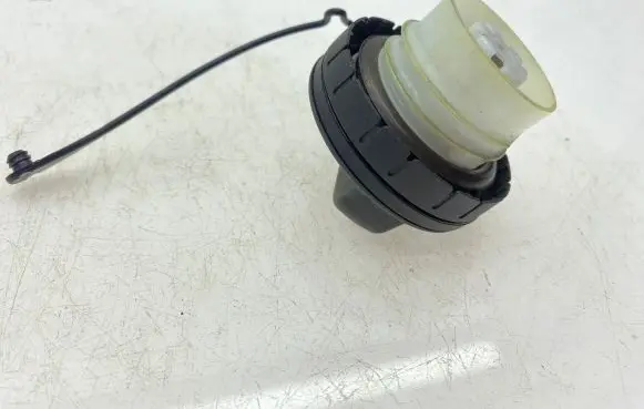 Toyota Prius+ (ZVW40) Fuel tank filler cap 