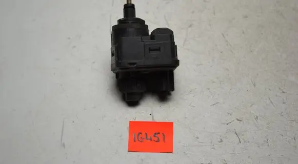 Opel Astra F Headlight level adjustment motor 00728235