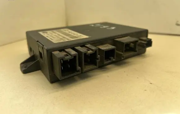 Mercedes-Benz E W211 Tow bar trailer control unit/module 2115450832 5DS00849300