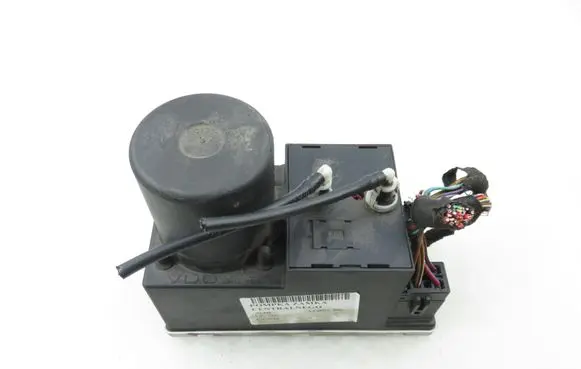 Audi A4 S4 B5 8D Central locking vacuum pump 8L0862257L