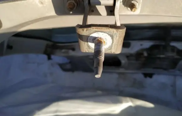 Peugeot 206 Tailgate/trunk/boot hinge