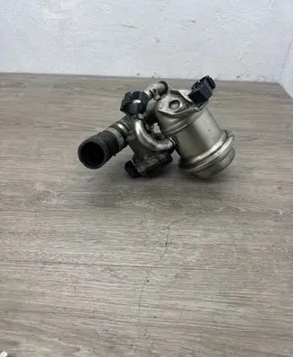 Volkswagen Polo V 6R EGR valve cooler 04B131501D V10500273