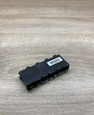 Toyota Yaris Fuse module 8264147020 72818502