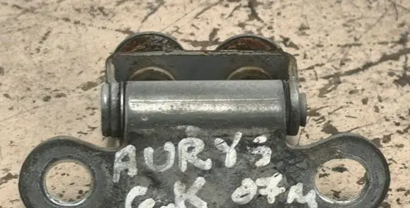 Toyota Auris 150 Tailgate/trunk/boot hinge