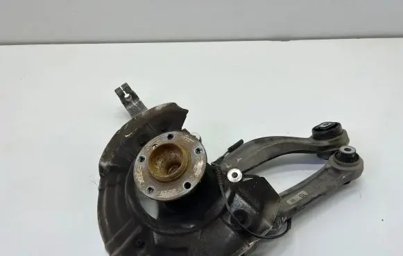 BMW 5 GT F07 Front wheel hub spindle knuckle