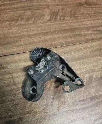Audi A6 S6 C5 4B Engine mounting bracket 8E0199351F