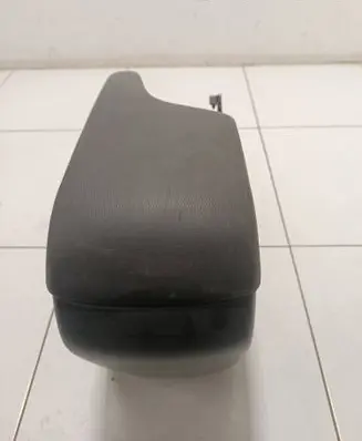 Mazda 3 III Armrest BjS764951