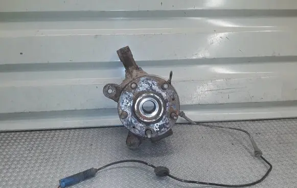Land Rover Freelander Front wheel hub spindle knuckle 