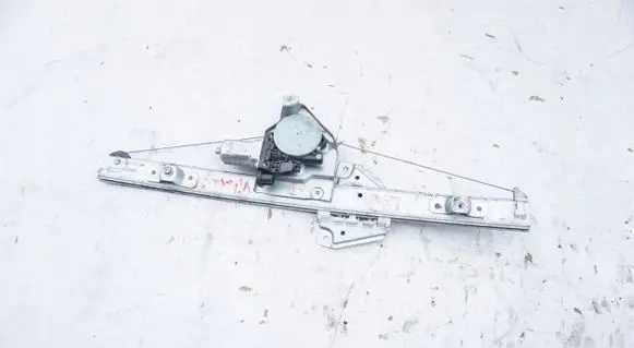 Suzuki Grand Vitara II Front wiper linkage and motor