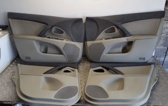 Toyota Avensis T270 Front door card panel trim